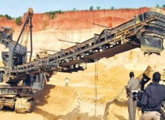 مصرع 6 معدنيين في انهيار منجم بوادي حلفا مصرع 6 معدنيين في انهيار منجم بوادي حلفا