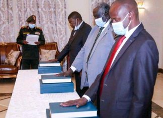 الأعضاء الجدد بمجلس السيادة يؤدون اليمين الدستورية الأعضاء الجدد بمجلس السيادة يؤدون اليمين الدستورية