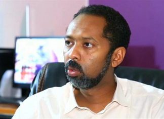 الحكومة تنفي صدور قرار يميز بين السودانيين والأجانب الحكومة تنفي صدور قرار يميز بين السودانيين والأجانب