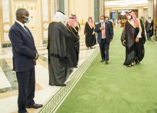 حمدوك في الرياض.. سؤال المكاسب والخسارات!! حمدوك في الرياض.. سؤال المكاسب والخسارات!!