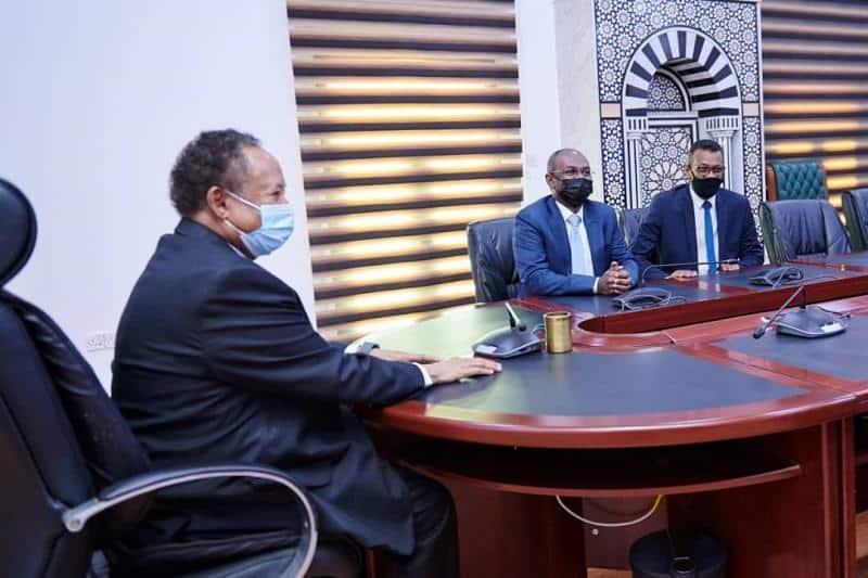 حمدوك يتسلم أول بطاقة “فيزا كارت” في السودان حمدوك يتسلم أول بطاقة فيزا في السودان