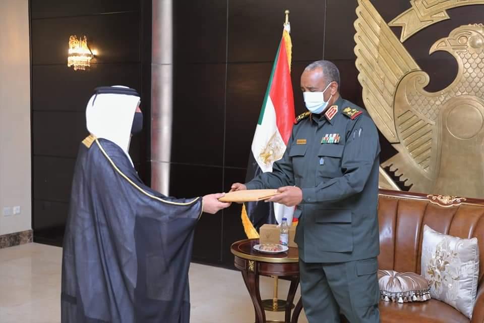 أمير قطر يدعو البرهان لزيارة الدوحة أمير قطر يدعو البرهان لزيارة الدوحة