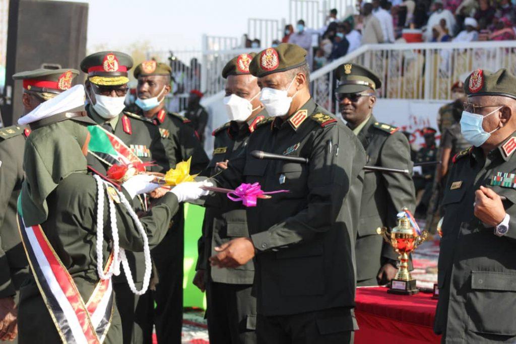 البرهان يشهد تخريج دفعات جديدة من الكلية الحربية البرهان يشهد تخريج دفعات جديدة من الكلية الحربية