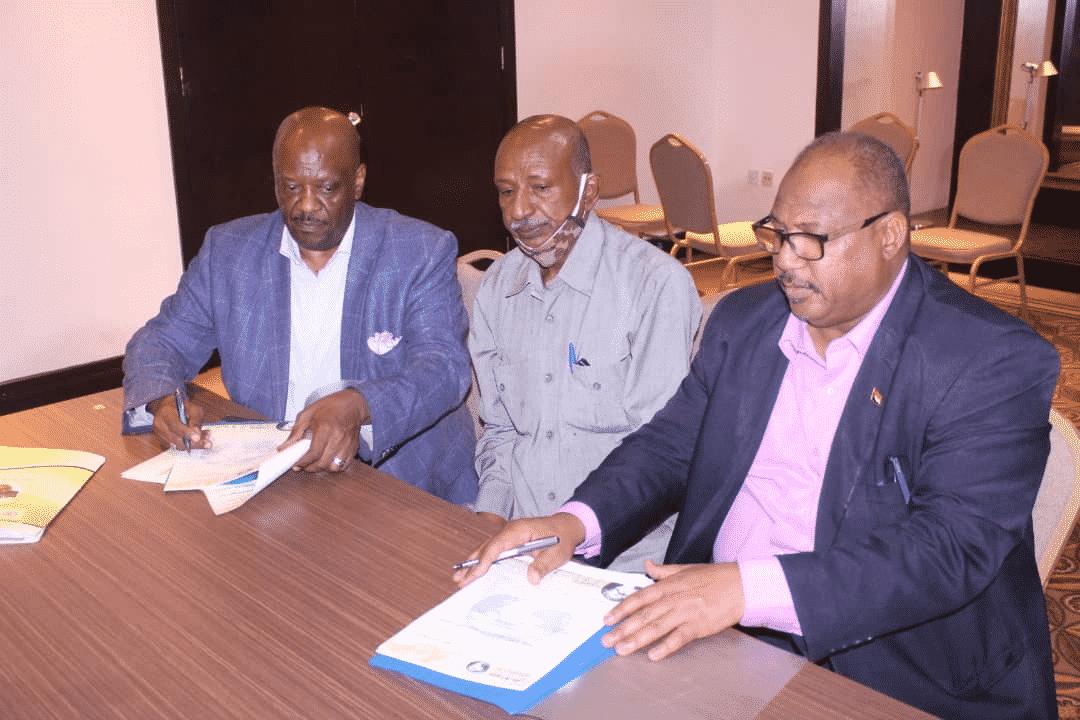 توقيع عقد لتوريد طلمبات مياه لحل مشكلة العطش في الابيض توقيع عقد لتوريد طلمبات مياه لحل مشكلة العطش في الابيض