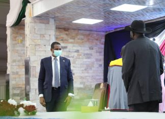 تكريم حميدتي بدرع القيادة لجهوده في تحقيق السلام تكريم حميدتي بدرع القيادة لجهوده في تحقيق السلام