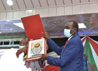 الدكتور ضيو مطوك: أشكر الرئيس سلفاكير لثقته فينا وإتحاد التلفزة الافريقية لتكريمنا. الدكتور ضيو مطوك: أشكر الرئيس سلفاكير لثقته فينا وإتحاد التلفزة الافريقية لتكريمنا.