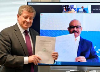 مندوب السودان الدائم بجنيف يودع صكوك المصادقة على اتفاقية الحرية النقابية و العمل الجبري مندوب السودان الدائم بجنيف يودع صكوك المصادقة على اتفاقية الحرية النقابية و العمل الجبري