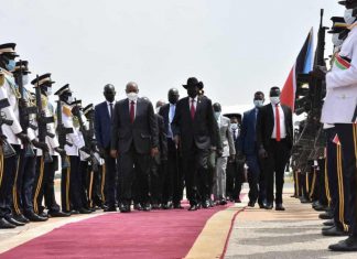 رئيس مجلس السيادة الإنتقالي يصل جوبا رئيس مجلس السيادة الإنتقالي يصل جوبا