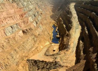 اتهام شركات بالاستحواذ على مربعات تعدين وأخرى تعمل بالباطن اتهام شركات بالاستحواذ على مربعات تعدين وأخرى تعمل بالباطن