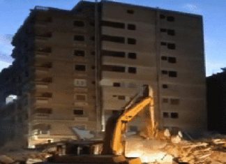 وصول جثامين 9 سودانيين من ضحايا عقار جسر السويس لمشرحة زينهم وصول جثامين 9 سودانيين من ضحايا عقار جسر السويس لمشرحة زينهم