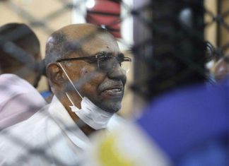 الحكومة و”الجنائية” يبحثان تسليم المخلوع ومطلوبين آخرين الحكومة و”الجنائية” يبحثان تسليم المخلوع ومطلوبين آخرين