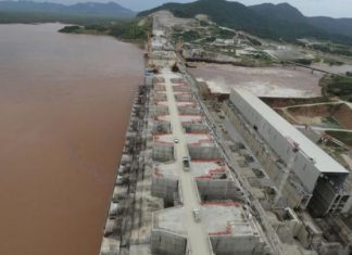 خبراء سودانيون: سد النهضة يقلل نسبة تصريف المياه للتوليد الكهربائي خبراء سودانيون: سد النهضة يقلل نسبة تصريف المياه للتوليد الكهربائي