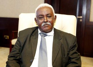 والي سنار يتهم الحكومة المركزية بالتقاعس تجاه دعم الولاية والي سنار يتهم الحكومة المركزية بالتقاعس تجاه دعم الولاية