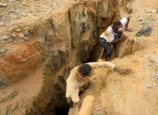 توقف البيع والشراء في مناطق إنتاج الذهب بسبب الرسوم الجديدة توقف البيع والشراء في مناطق إنتاج الذهب بسبب الرسوم الجديدة