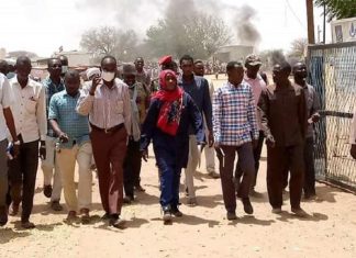 اعتصام الطويشة يطالب بالأمن والخدمات وحكومة الولاية تتعهد بالتنفيذ اعتصام الطويشة يطالب بالأمن والخدمات وحكومة الولاية تتعهد بالتنفيذ