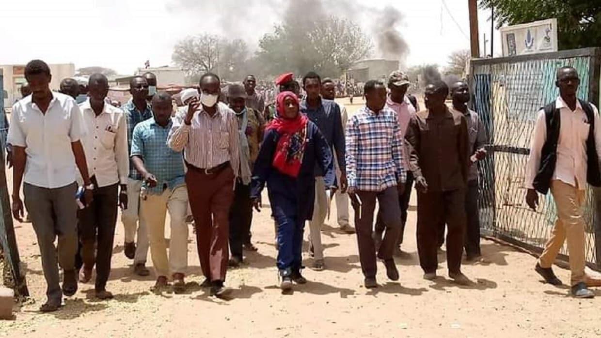 اعتصام الطويشة يطالب بالأمن والخدمات وحكومة الولاية تتعهد بالتنفيذ اعتصام الطويشة يطالب بالأمن والخدمات وحكومة الولاية تتعهد بالتنفيذ