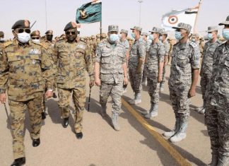 رئيس هيئة الأركان ونظيره المصري يشهدان اليوم ختام مناورات نسور النيل بالقاعدة الجوية بمروي رئيس هيئة الأركان ونظيره المصري يشهدان اليوم ختام مناورات نسور النيل بالقاعدة الجوية بمروي