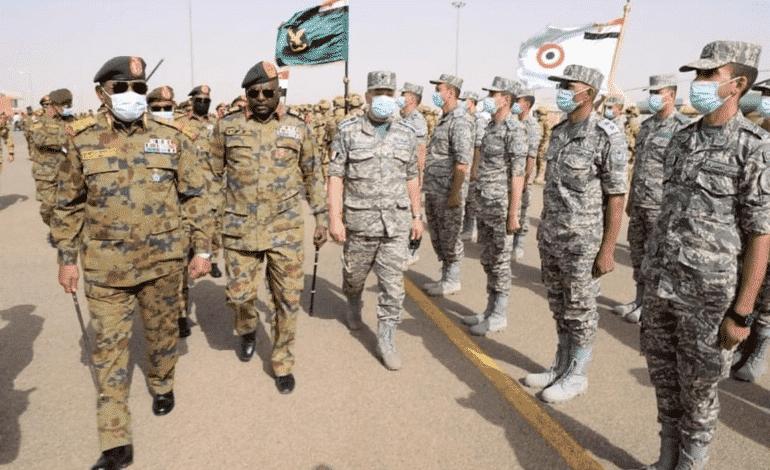 رئيس هيئة الأركان ونظيره المصري يشهدان اليوم ختام مناورات نسور النيل بالقاعدة الجوية بمروي رئيس هيئة الأركان ونظيره المصري يشهدان اليوم ختام مناورات نسور النيل بالقاعدة الجوية بمروي