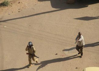 هيئة الدفاع عن “أب جيقة” تفشل في إحضار شهود من منسوبي جهاز المخابرات هيئة الدفاع عن “أب جيقة” تفشل في إحضار شهود من منسوبي جهاز المخابرات