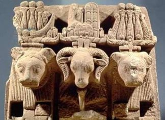 ضبط عصابة تهرب آثاراً قيمة مصنوعة من الذهب ضبط عصابة تهرب آثاراً قيمة مصنوعة من الذهب