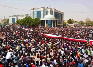 الكشف عن الخطة البديلة حال فشل اعتصام 6 أبريل أمام القيادة الكشف عن الخطة البديلة حال فشل اعتصام 6 أبريل أمام القيادة