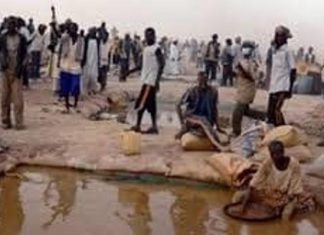 لجنة المعدنين: حرق 3 أسواق رفضاً لفرض رسوم على إنتاج الذهب لجنة المعدنين: حرق 3 أسواق رفضاً لفرض رسوم على إنتاج الذهب