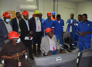 وزير الطاقة والنفط يتفقد انتاج البترول بحقل سفيان بشرق دارفور وزير الطاقة والنفط يتفقد انتاج البترول بحقل سفيان بشرق دارفور