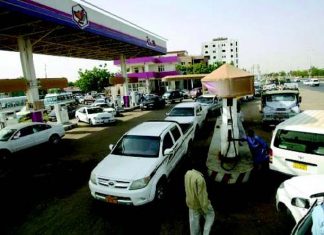 التحالف الاقتصادي لقوى الثورة: القطاع الخاص يستورد الوقود بصورة مزاجية وعشوائية التحالف الاقتصادي لقوى الثورة: القطاع الخاص يستورد الوقود بصورة مزاجية وعشوائية