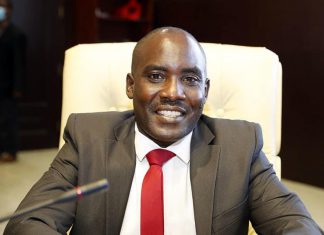 طالباً تعزيزات إضافية والي وسط دارفور يستنجد بالدعم السريع . طالباً تعزيزات إضافية والي وسط دارفور يستنجد بالدعم السريع .