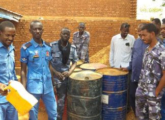 ضبط كميات من الوقود معدة للبيع في السوق السوداء ضبط كميات من الوقود معدة للبيع في السوق السوداء