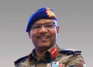 عضو مجلس السيادة إبراهيم جابر: يجب وضع مادة بالدستور تجرِّم عمل الأحزاب داخل القوات المسلحة عضو مجلس السيادة إبراهيم جابر: يجب وضع مادة بالدستور تجرِّم عمل الأحزاب داخل القوات المسلحة