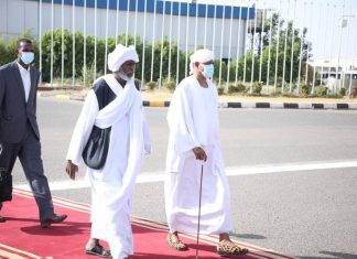 برفقة موسي هلال ..حميدتي الي تشاد لتقديم العزاء في وفاة ديبي برفقة موسي هلال ..حميدتي الي تشاد لتقديم العزاء في وفاة ديبي