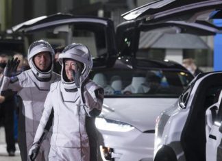 كبسولة “سبيس إكس” تلتحم بمحطة الفضاء الدولية كبسولة "سبيس إكس" تلتحم بمحطة الفضاء الدولية