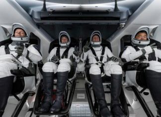 مركبة “سبيس إكس” في طريقها إلى محطة الفضاء الدولية حاملة أربعة رواد مركبة "سبيس إكس" في طريقها إلى محطة الفضاء الدولية حاملة أربعة رواد