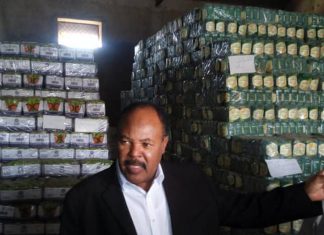 والي جنوب دارفور يتفقد برنامج سلعتي والي جنوب دارفور يتفقد برنامج سلعتي