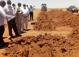 دفن ثماني جثث من مشرحة مستشفى التميز بالوادي الأخضر وسط اعتراضات الأهالي دفن ثماني جثث من مشرحة مستشفى التميز بالوادي الأخضر وسط اعتراضات الأهالي