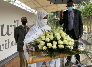 وزيرة الخارجية تزور متحف الإبادة الجماعية بكيغالي وزيرة الخارجية تزور متحف الإبادة الجماعية بكيغالي