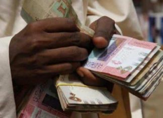 ارتفاع السحوبات النقدية يعاود الاصطفاف أمام الصرافات ارتفاع السحوبات النقدية يعاود الاصطفاف أمام الصرافات