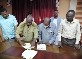 التوقيع على عقد مشروع امداد طوكر بالتيار الكهربائي التوقيع على عقد مشروع امداد طوكر بالتيار الكهربائي