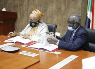 التوقع على قرض لإزالة متأخرات ديون للسودان بـ425 مليون دولار التوقع على قرض لإزالة متأخرات ديون للسودان بـ425 مليون دولار