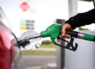 مسؤول بالطاقة: موقف المشتقات البترولية مطمئن ووصول كميات كبيرة لميناء بورتسودان مسؤول بالطاقة: موقف المشتقات البترولية مطمئن ووصول كميات كبيرة لميناء بورتسودان