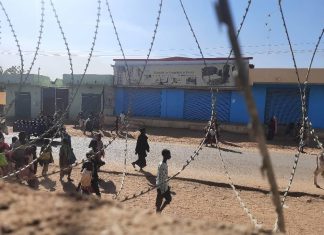 إغلاق سوق الجمارك في الجنينة بعد ازدياد الأعمال الإجرامية للجماعات المسلحة إغلاق سوق الجمارك في الجنينة بعد ازدياد الأعمال الإجرامية للجماعات المسلحة