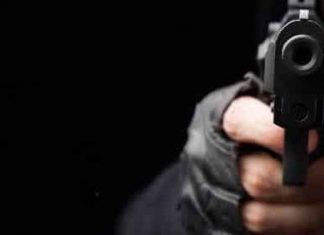 عصابات ترتدي ازياء عسكرية تنهب المواطنين بحي في الخرطوم عصابات ترتدي ازياء عسكرية تنهب المواطنين بحي في الخرطوم