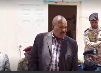 أهالي شهداء شرطة نيالا يطردون الوالي من المشرحة ويتّهمونه بالتقصير أهالي شهداء شرطة نيالا يطردون الوالي من المشرحة ويتّهمونه بالتقصير