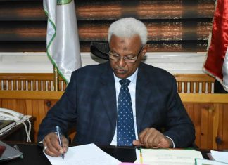 النيابة العامة تنفي ما تناولته الوسائط بأن الأشخاص مرتكبي الجريمة لا ينتمون للقوات المسلحة النيابة العامة تنفي ما تناولته الوسائط بأن الأشخاص مرتكبي الجريمة لا ينتمون للقوات المسلحة