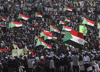 العسكر والقوة الخفية.. الصراع على السلطة يهدد الفترة الانتقالية في السودان العسكر والقوة الخفية.. الصراع على السلطة يهدد الفترة الانتقالية في السودان