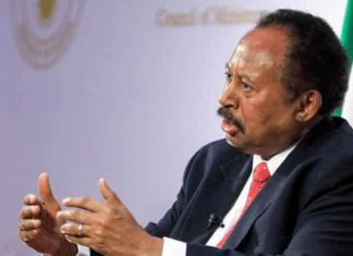 حمدوك يتعهد بحسم ملف فض اعتصام القيادة وتحرك نحو “الجنائية” حمدوك يتعهد بحسم ملف فض اعتصام القيادة وتحرك نحو “الجنائية”