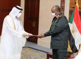 البرهان يتسلم رسالة خطية من أمير قطر البرهان يتسلم رسالة خطية من أمير قطر