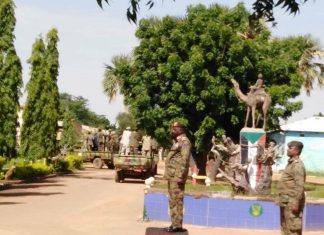 نشر قوات عسكرية بنيالا تمهيداً لتنفيذ قرارات الطوارئ الولائية نشر قوات عسكرية بنيالا تمهيداً لتنفيذ قرارات الطوارئ الولائية