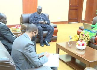 عضو السيادي عقار يلتقي مجموعة من الإعلاميين السويسريين عضو السيادي عقار يلتقي مجموعة من الإعلاميين السويسريين